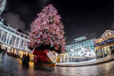 Londra Covent Bahçesi 'nin Noel süslemeleri