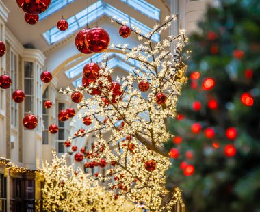 Londra 'da Noel süslü alışveriş merkezi