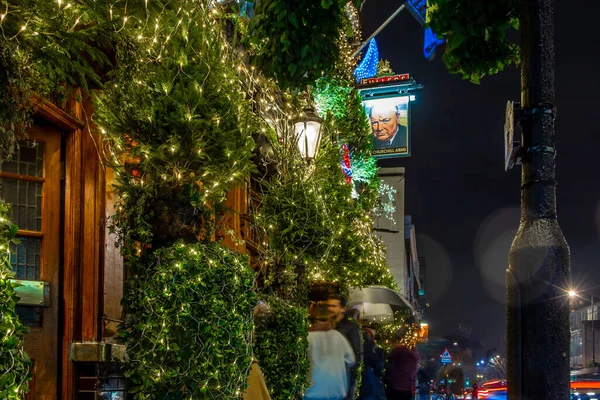 Londra Noel Için Dekore Edilmiş Bir Bar — Stok fotoğraf