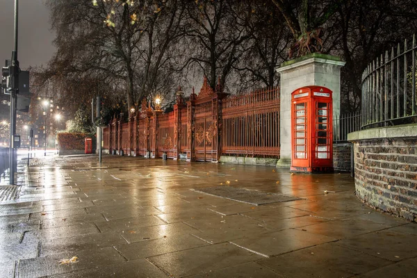 Τηλεφωνικός Θάλαμος Στην Πύλη Hyde Park Στο Kensington Λονδίνο — Φωτογραφία Αρχείου
