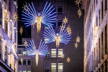 Piccadilly, Londra 'da Noel süslemeleri