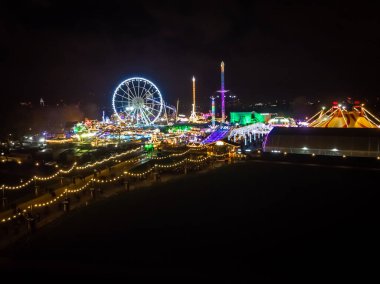 Hyde Park, Londra 'daki Noel lunaparkının havadan görüntüsü