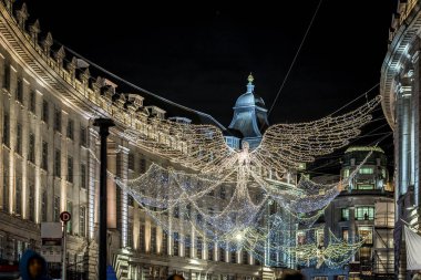 Temsilciler sokağı 2017 Noel için dekore edildi, Londra