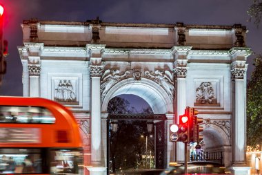 Londra 'da Noel zamanı mermer kemer