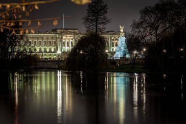 Buckingham Sarayı, kış gecesi, Londra, İngiltere