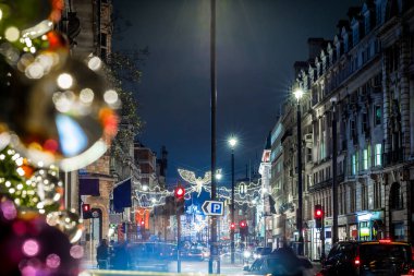 Noel için Picadilly dekore edildi, Londra, İngiltere