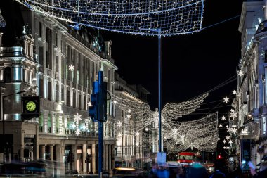 Noel için Picadilly dekore edildi, Londra, İngiltere