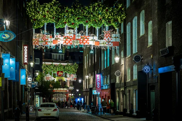 ロンドンのクリスマス タイムに7つの文字盤 — ストック写真