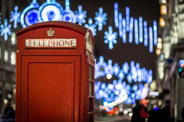 ロンドンのクリスマスの時間に電話ボックス — ストック写真