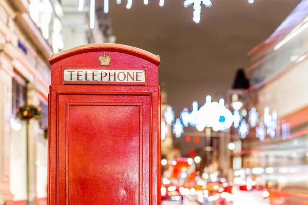 ロンドンのクリスマスの時間に電話ボックス — ストック写真