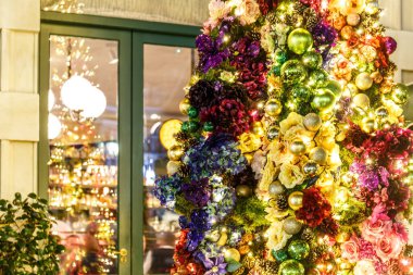 Açık havada süslenmiş Noel ağacı, İngiltere