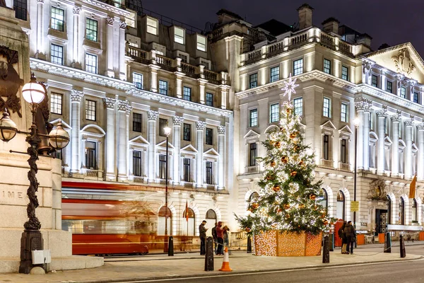 2016年のウォータールー ロンドン イギリスのクリスマスツリー — ストック写真