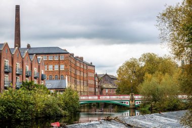 Sheffield, Endüstri ve Çelik Tarihi Müzesi 'nde interaktif galeriler ve inşaat işçileriyle Kelham Adası Müzesi manzarası, İngiltere