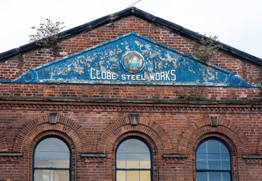 Sheffield, Endüstri ve Çelik Tarihi Müzesi 'nde interaktif galeriler ve inşaat işçileriyle Kelham Adası Müzesi manzarası, İngiltere