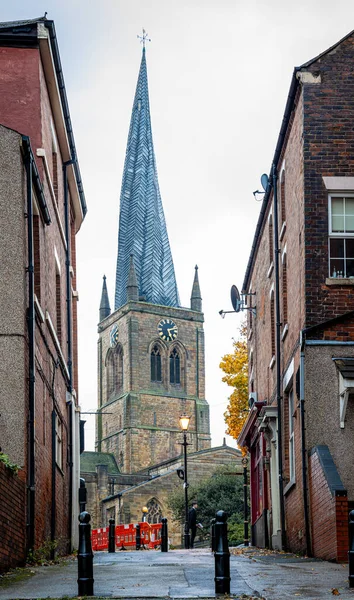 Den Krokiga Spiran Från Kyrkan Mary All Saints Chesterfield Derbyshire — Stockfoto