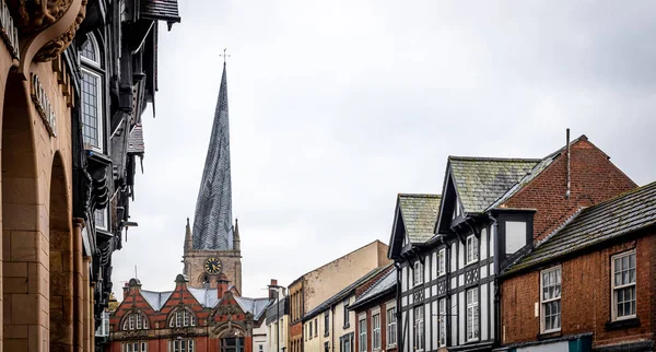 Den Krokiga Spiran Från Kyrkan Mary All Saints Chesterfield Derbyshire — Stockfoto