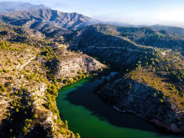 İspanya 'da sabah Ebro nehrinin havadan görünüşü