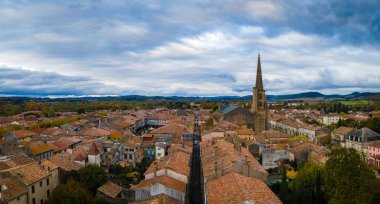 Mirepoix 'in hava manzarası, Fransa' nın güneybatısındaki Arige Bölümü 'nde bir komün..