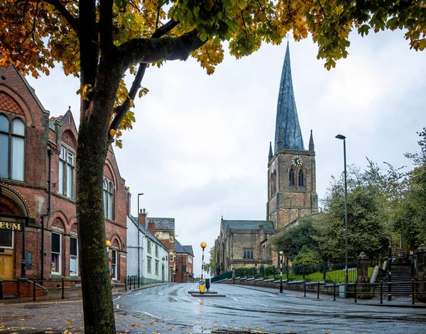 Den Krokiga Spiran Från Kyrkan Mary All Saints Chesterfield Derbyshire — Stockfoto