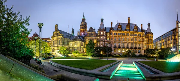 英国谢菲尔德市议会 Sheffield City Council 和谢菲尔德市政厅 Sheffield Town Hall — 图库照片