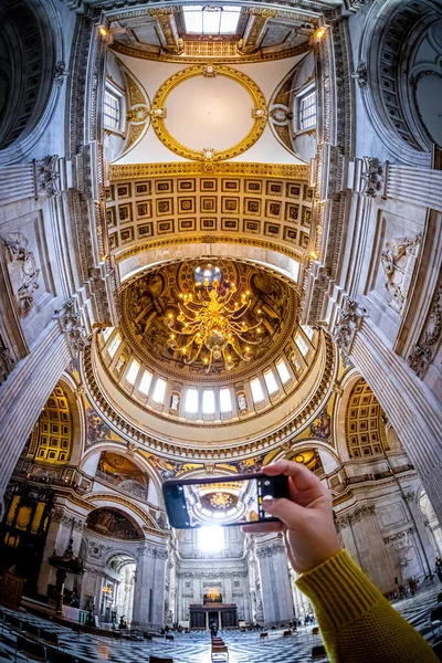 英国ロンドンの聖ポール大聖堂のインテリアビュー — ストック写真
