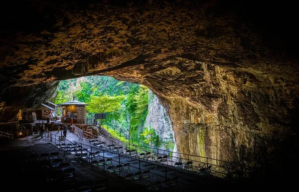 View Peak Cavern Also Known Devil Arse Castleton Derbyshire England —  Fotos de Stock