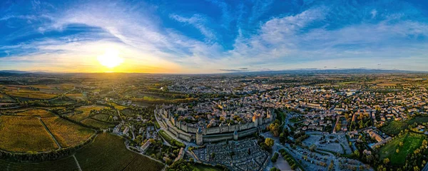 フランスのオード県 オクシタニー地方 フランスの要塞都市カルカソンヌの空中ビュー — ストック写真