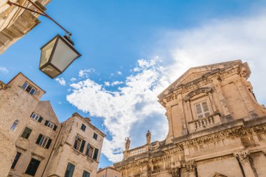 Hırvatistan 'da yaz aylarında Dubrovnik' in eski kent manzarası