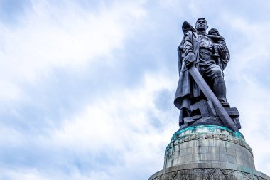 Doğu Berlin 'deki Sovyet döneminden kalma Treptow Parkı