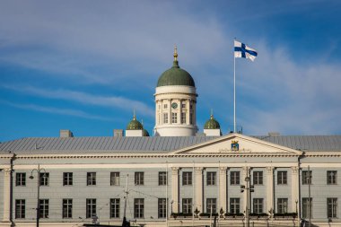 Güneşli bir günde Helsinki Katedrali