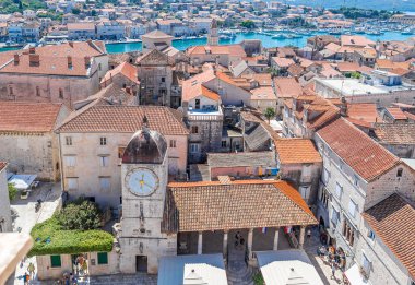 Hırvatistan 'ın yaz aylarında Trogir' in hava manzarası