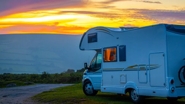 Sonnenuntergang Blick Auf Wohnwagen Dartmoor National Park Einem Riesigen Moorgebiet — Stockfoto