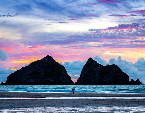 Gull Rock Tramonto Nella Baia Hollywell Cornovaglia Regno Unito — Foto Stock