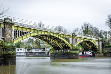 Richmond Köprüsü, kış sabahı, Londra, İngiltere