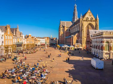 Hollanda, Haarlem 'deki ortaçağ katedralinin havadan görünüşü