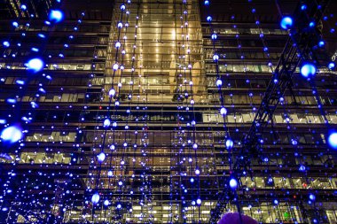 Gece vakti Kanarya Dalgaları gökdelenleri, Londra