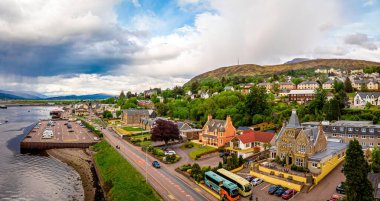Fort William 'ın havadan görünüşü, İskoçya' nın batısındaki bir kasaba, Loch Linnhe 'nin kıyılarında, Ben Nevis, İngiltere' ye giriş kapısı olarak bilinir.