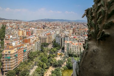 Yazın Sagrada ailesinden Barselona 'nın havadan görünüşü