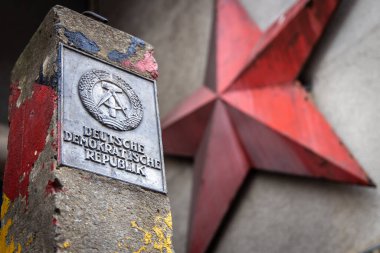 Doğu Berlin 'de DDR logosu