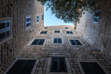 Hırvatistan 'da yaz aylarında Dubrovnik' in eski kent manzarası