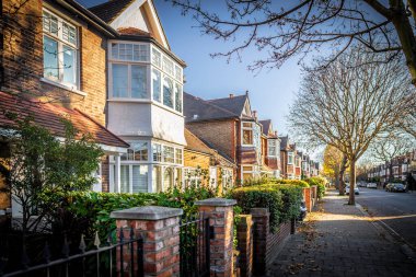 Londra 'nın Chiswick banliyösü Sonbahar zamanı, İngiltere