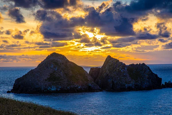 Gull Rocks Sunset Hollywell Bay Cornwall — Stock Photo, Image
