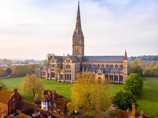 Lkbahar Sabahı Salisbury Katedrali Nin Havadan Görünüşü — Stok fotoğraf