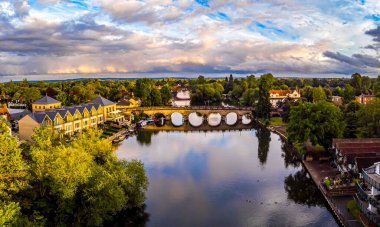 Maidenhead 'in ve Thames nehrinin havadan görüntüsü.