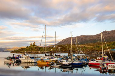 Kyleakin 'in günbatımı manzarası, Skye Adası, İskoçya, İngiltere