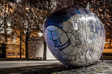 Gece vakti Belfast 'ın büyük balığı