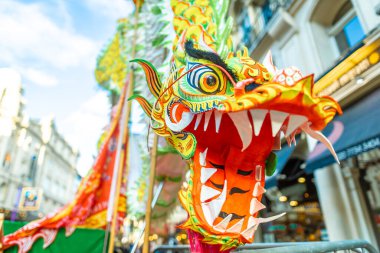 Londra 'daki Çin Yeni Yıl kutlamalarında ejderha dansı