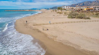 Bahar günü İspanya 'nın Miami Platja kenti