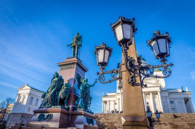 Güneşli bir günde Helsinki Katedrali