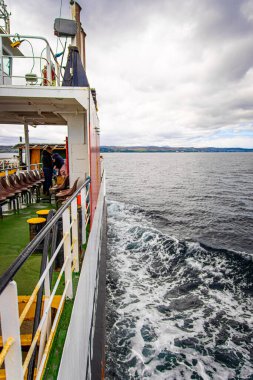 İskoçya 'nın batı kıyısındaki Mallaig' den Armadale 'e feribot.